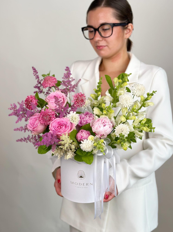 НЕЖНАЯ КОМПОЗИЦИЯ С ПИОНОМ И АСТИЛЬБОЙ НЕЖНАЯ КОМПОЗИЦИЯ С ПИОНОМ И АСТИЛЬБОЙ