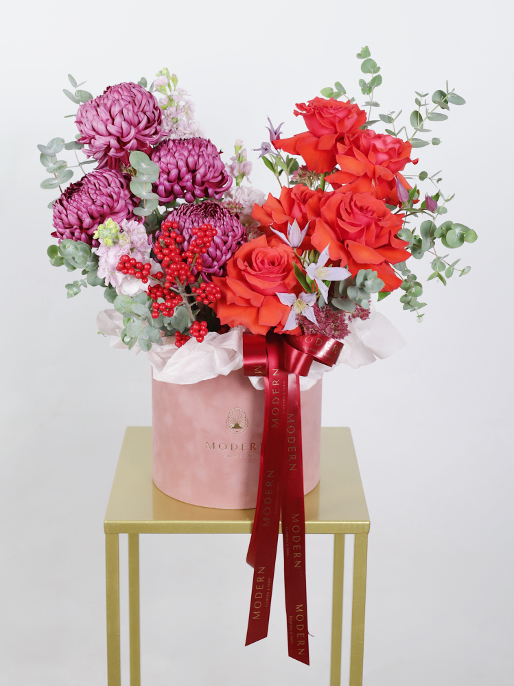 ТОРЖЕСТВЕННАЯ КОМПОЗИЦИЯ ИЗ СТОЙКИХ ЦВЕТОВ