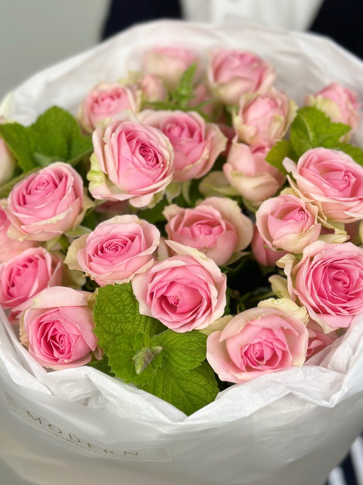 НЕЖНЫЙ БУКЕТ С КУСТОВОЙ РОЗОЙ И МЯТОЙ НЕЖНЫЙ БУКЕТ С КУСТОВОЙ РОЗОЙ И МЯТОЙ