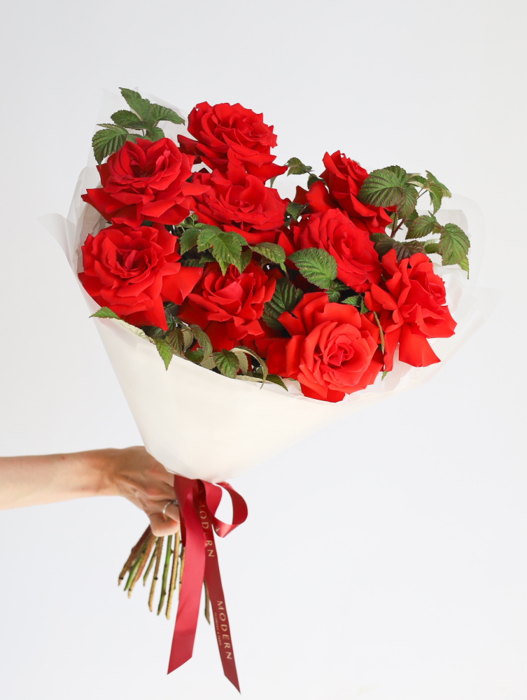 БУКЕТ С АЛОЙ ФРАНЦУЗСКОЙ РОЗА NINA И ВЕТОЧКАМИ МАЛИНЫ БУКЕТ С АЛОЙ ФРАНЦУЗСКОЙ РОЗА NINA И ВЕТОЧКАМИ МАЛИНЫ